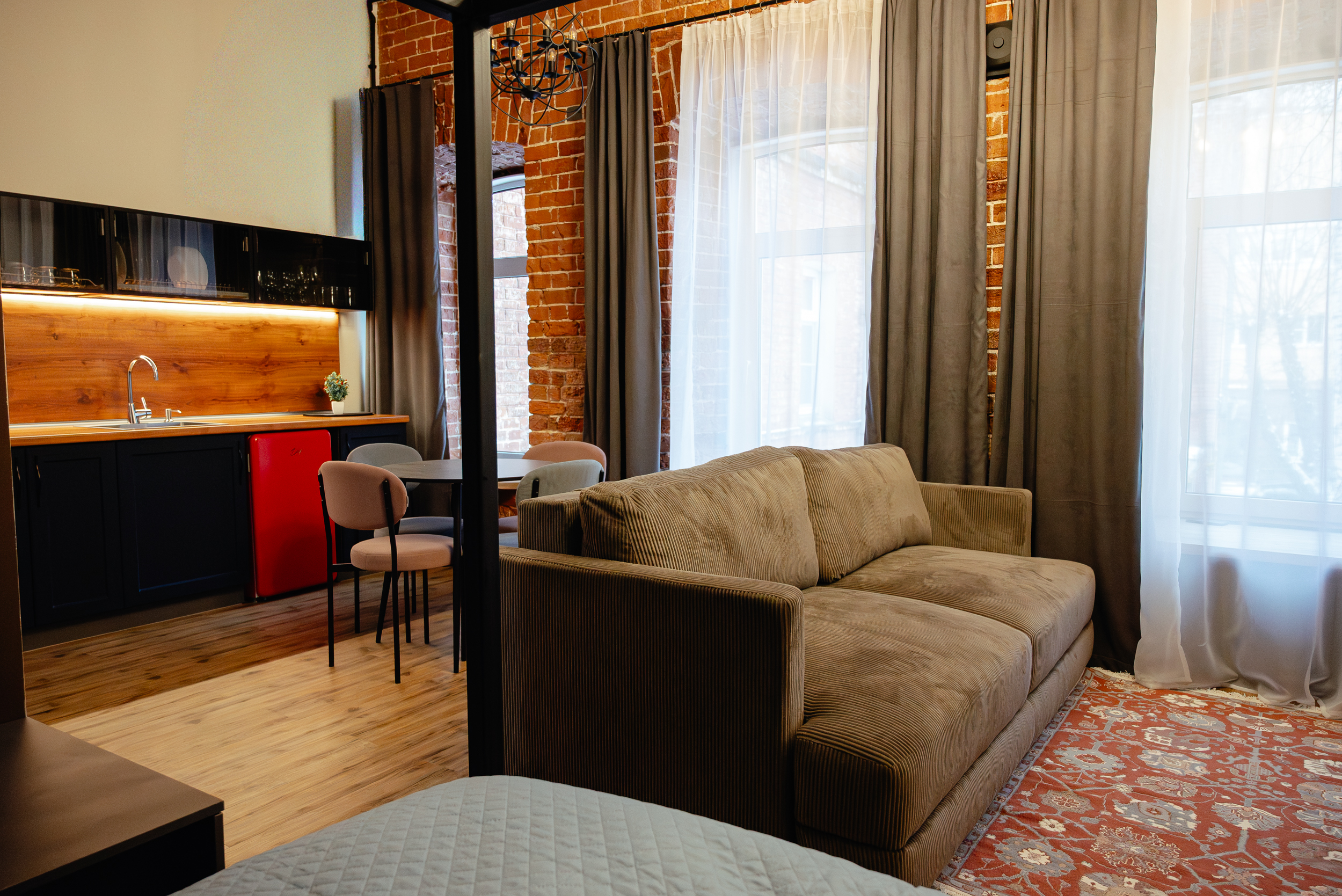 Стильная студия в стиле лофт